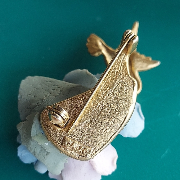 P0062 Vintage Signed AJC Goldtone Hummingbird with Flowers Brooch Pin - Picture 10 of 12